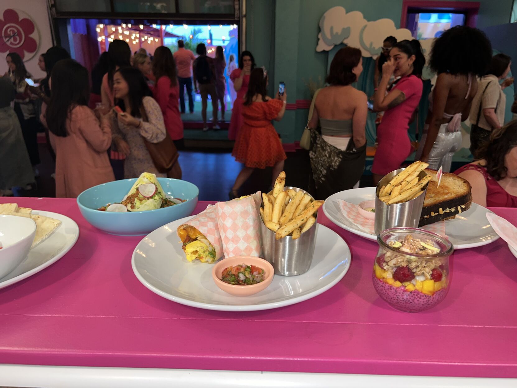barbie cafe